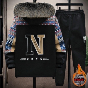 куртка с настоящим капюшоном. 4973